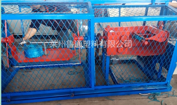 捆草繩加捻打軸機(jī)