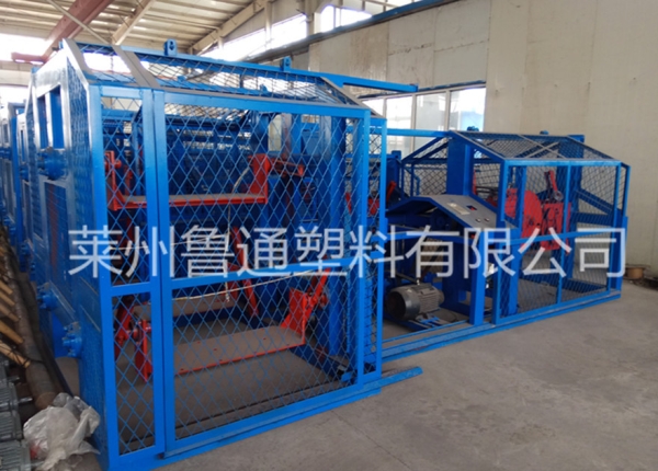 優(yōu)質(zhì)塑料拉絲制繩機(jī)